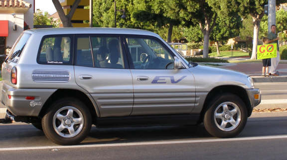 RAV4-EV at a demonstration to promote EVs 36722 